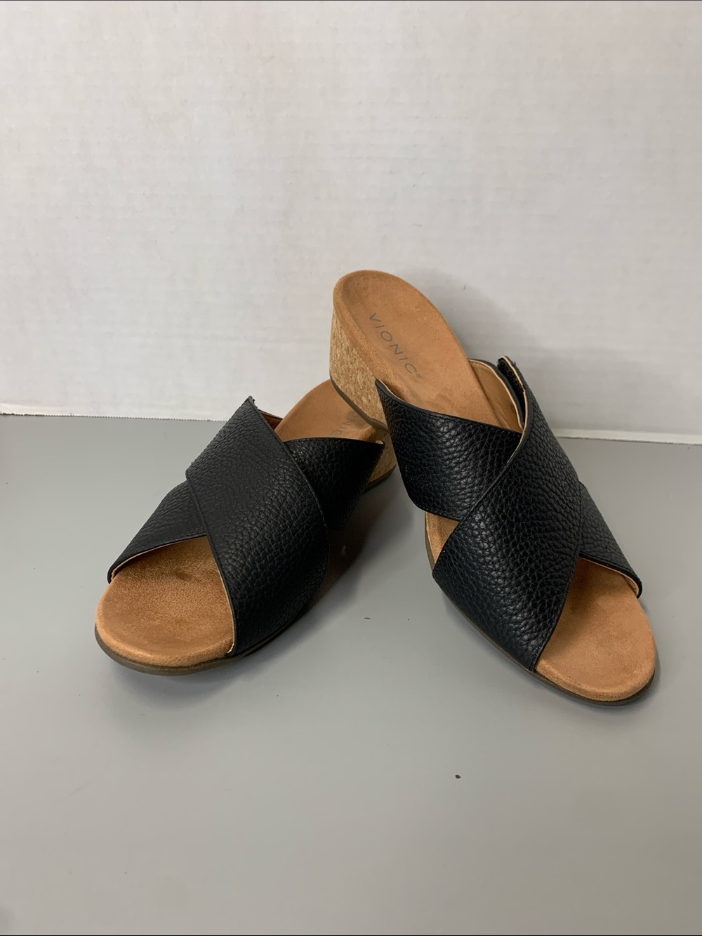Vionic Leticia Black Pebbled Leather Wedge Sandal Velcro Closure Size 10
